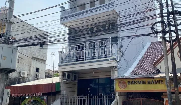 Di Sewakan Ruko 4 Lantai Lokasi Strategis di Johar Baru, Jakarta Pusat