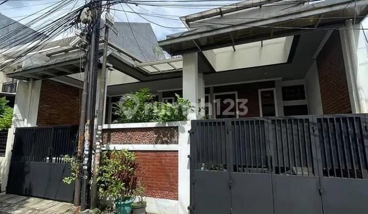 Di Jual Cepat Rumah 2 Lantai Lokasi Staretgis di Taman Meruya Ilir , Jakarta Barat