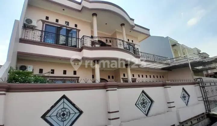 Di Jual Rumah Besar 2 Lantai Lokasi Strategis di Matraman, Jakarta Timur