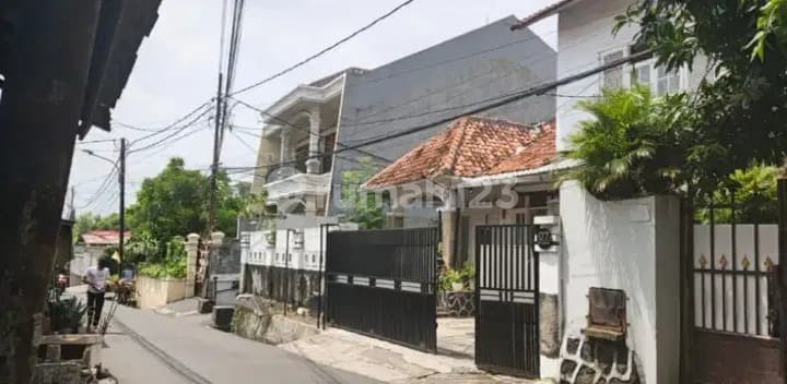 Di Jual Rumah Besar 2 Lantai Lokasi Strategis di Ulujami, Jakarta Selatan