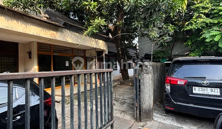 Di Jual Rumah Bekas Kost 2 Lantai Lokasi Strategis di Tanjung Duren Selatan, Jakarta Barat