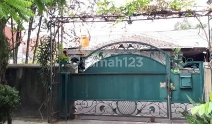 Di Jual Rumah Luas Asri 1 Lantai Lokasi Strategis di Kemang Utara, Jakarta Selatan