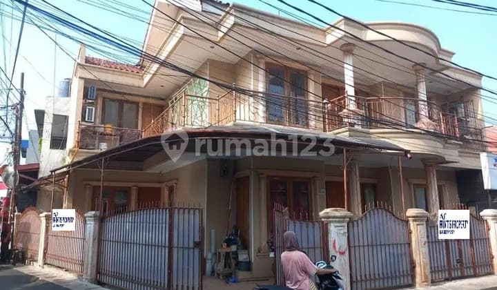 Di Jual Rumah Hook 2 Lantai Lokasi Strategis di Klender, Jakarta Timur