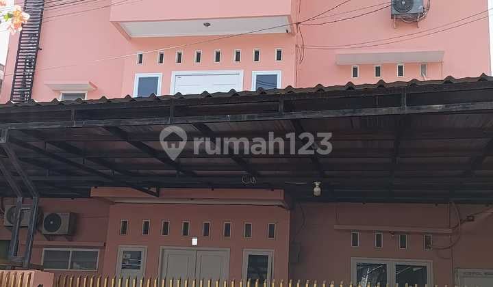 Di Jual Rumah 3 Lantai Lokasi Strategis di Pulo Gadung, Jakarta Timur