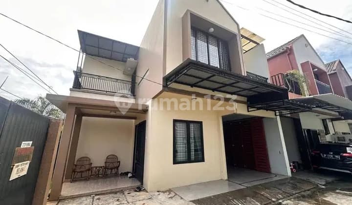 Di Jual Cepat Rumah 2 Lantai di Kalisari , Pasar Rebo, Jakarta Timur