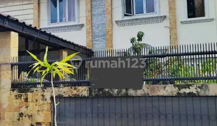 Di Jual Cepat Rumah 2 Lantai Lokasi Strategis di Komplektaman Meruya Ilir, Jakarta Barat