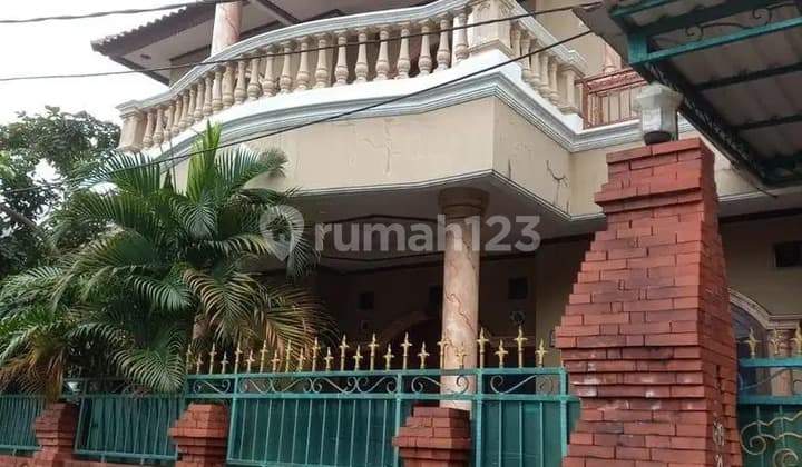 Di Jual Rumah 2 Lantai Klasik Besar di Pondok Kelapa, Jakarta Timur
