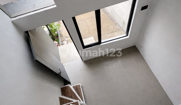 Rent a House, 2 Floors, Ready to Occupy, Tidy, Clean, Strategic Location