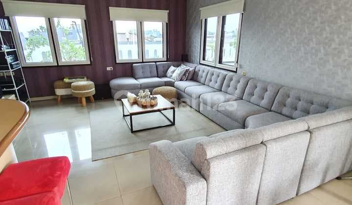 Rumah Pluit Sakti 3 Lantai Hadap Timur Semi Furnished