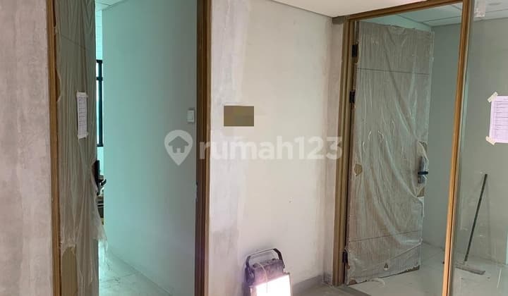 Office Space In Hquarter 90.0 M² New Unfurnished