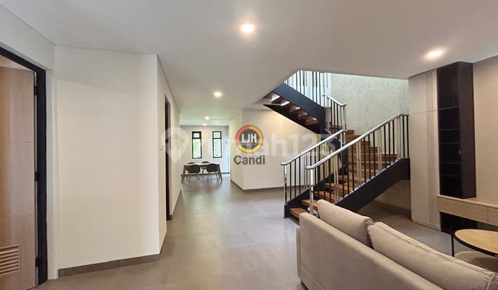 Rumah di Graha Candi Golf Rivera Semarang