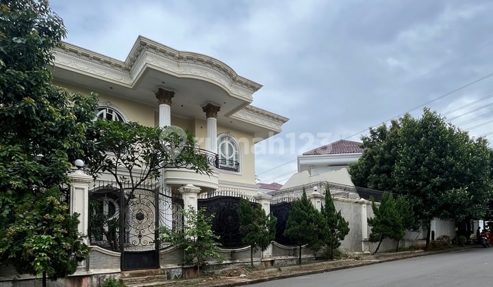Rumah Mewah Bak Istana Di Puri Cinere