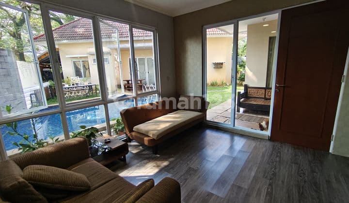 Rumah Mewah Dengan Kolam Renang Di Bsd City