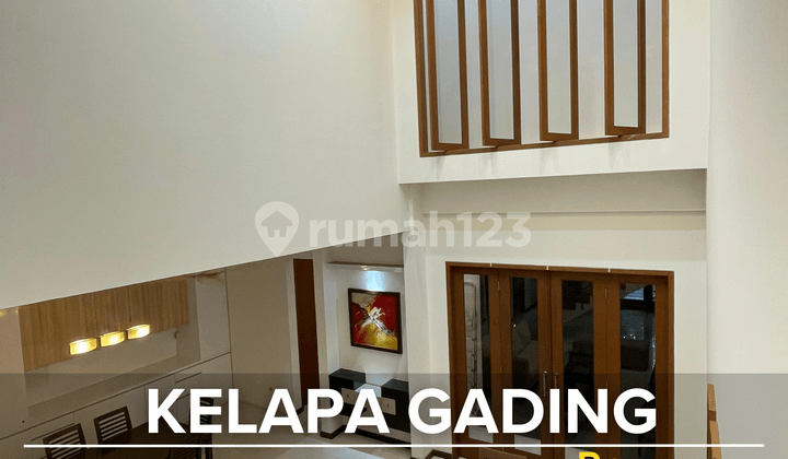 Rumah Mewah di KELAPA GADING banyak Aksen Kayu Solid