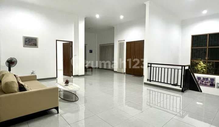 Rumah Mewah Area Lebak Bulus Jakarta Selatan Semi Furnished