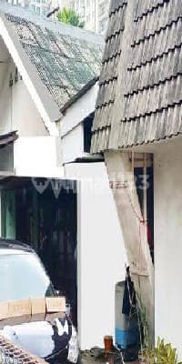 Rumah Belakang Apartemen Pakubuwono, Akses Mobil