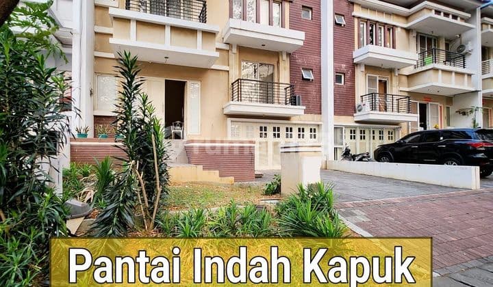 Rumah Pantai Indah Kapuk dengan View Danau