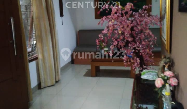 2-Story House with SHM Certificate, Land Area 180m², 4-Bedroom KT Pam, Strategic Location