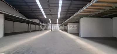 Gudang Bersih Mainroad Soetta Dekat Buah Batu, Container 40 Ft