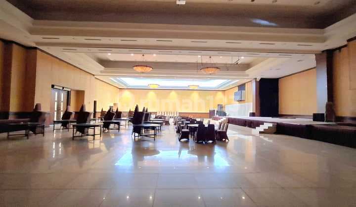 Building in Central Bandung, Suitable for Restaurant or Office