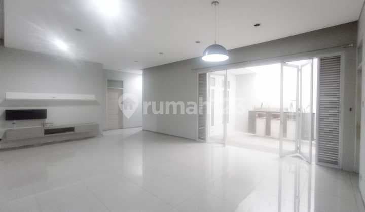 Rumah Siap Huni Terawat Singgasana Pradana Bandung