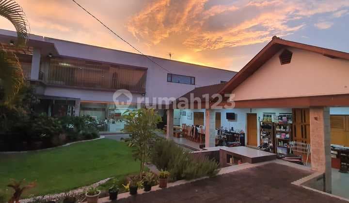 Rumah Nyaman Asri SHM Terawat di Mainroad Dago, Bisa Utk Usaha