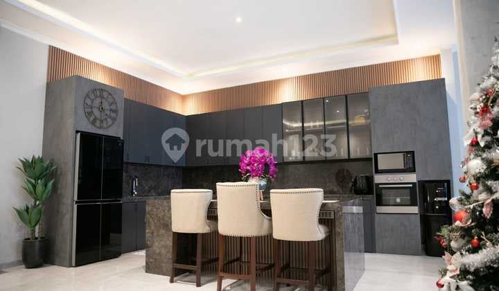Rumah Lux Furnished American Classic di Cluster Mekar Wangi