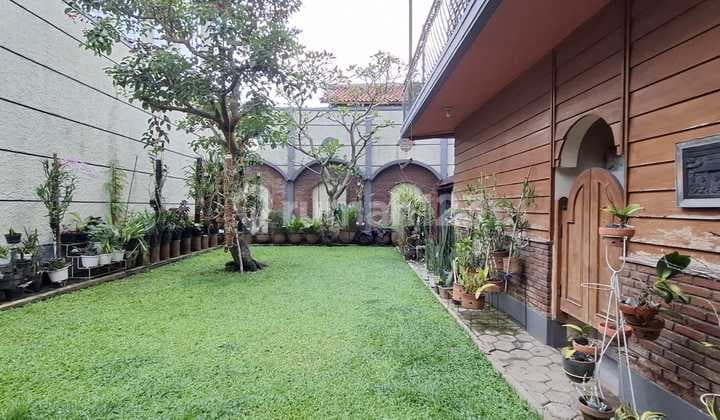 Rumah Asri Siap Huni di Mekar Wangi, Full Kayu Jati