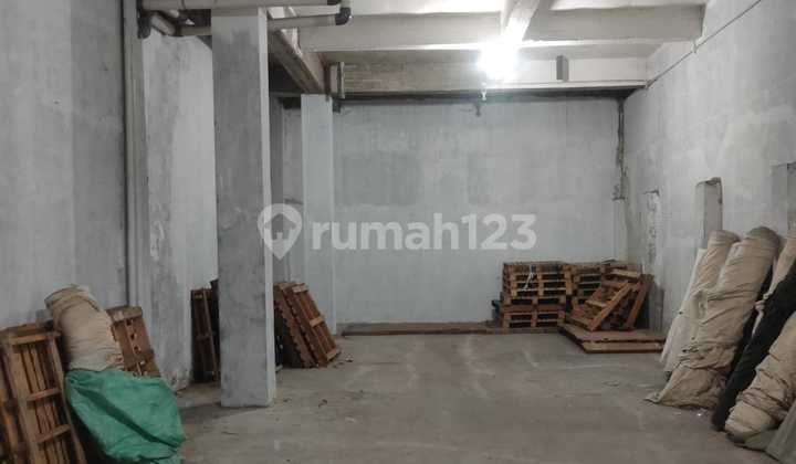 Sumber Sari Warehouse Has an Office