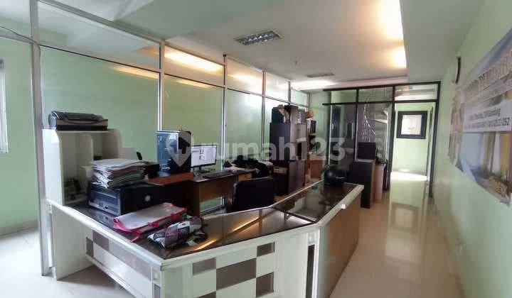 Ruang Usaha/Gedung 4 Lantai di Moch Toha