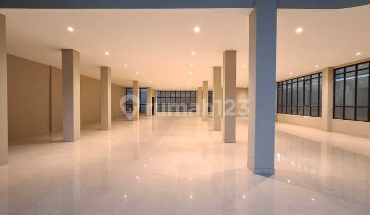 Ruang Usaha Baru Lux Dan Luas Jual/Sewa di Mainroad Dago, 3 Lantai