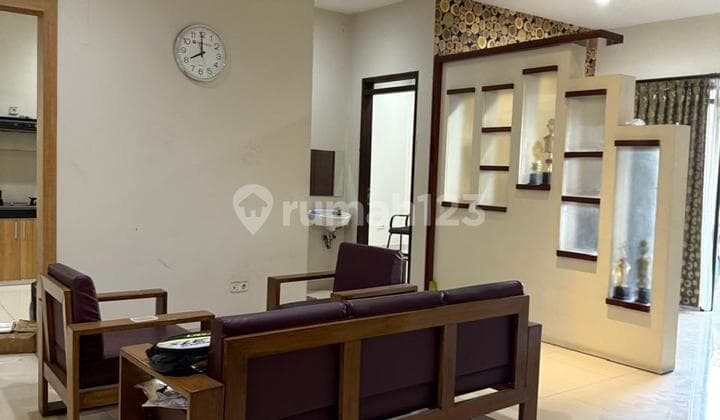 3-Story Ready-to-Occupy House in Singgasana Pradana