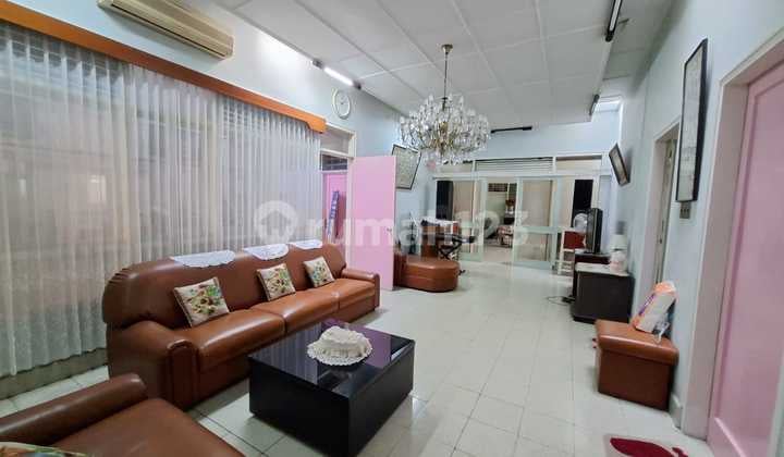 Di Bwh Pasaran.. Rumah Bisa Untuk Kantor Atau Usaha di Sayap Braga