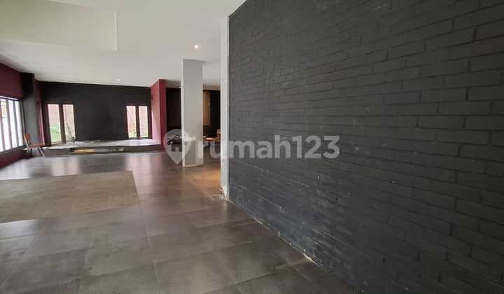 Ruang Usaha Mainroad Sukajadi, Parkiran Luas