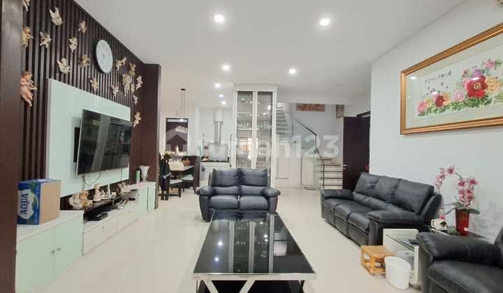 Rumah Furnished di Mekar Wangi, Parkiran Luas