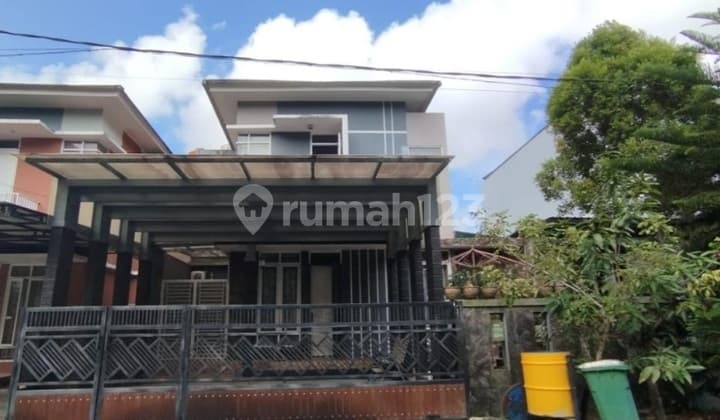 Rumah Cantik di Regency