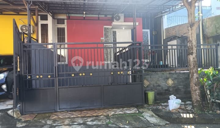 Rumah 2 Lantai di Regency