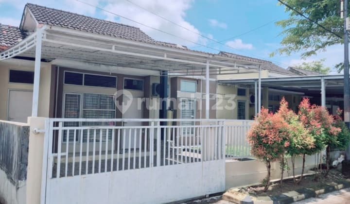 Rumah Cantik Di Castarica, Regency