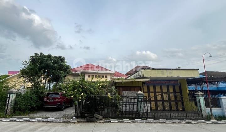 Rumah Di Lokasi Strategis