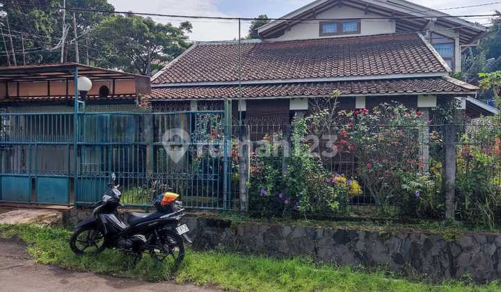 Strategis! Rumah Plus Tanah Luas di Bukit Dago, Bandung!