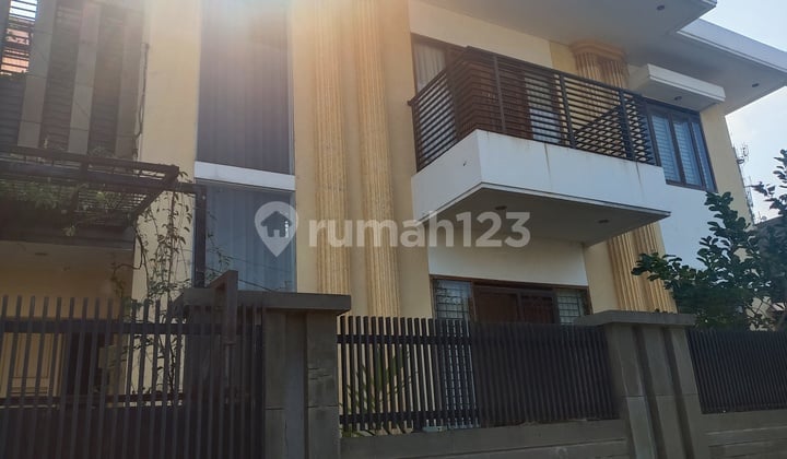 BAGUS! Rumah 2 Lantai Cantik dan Nyaman di Arcamanik, Bandung!