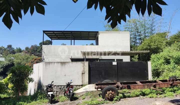 Nyaman! Rumah 3 Lantai di Rancakendal, Bandung!