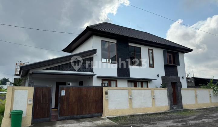 Rumah Luas Modern Tropis High Ceiling Canggu Dijual