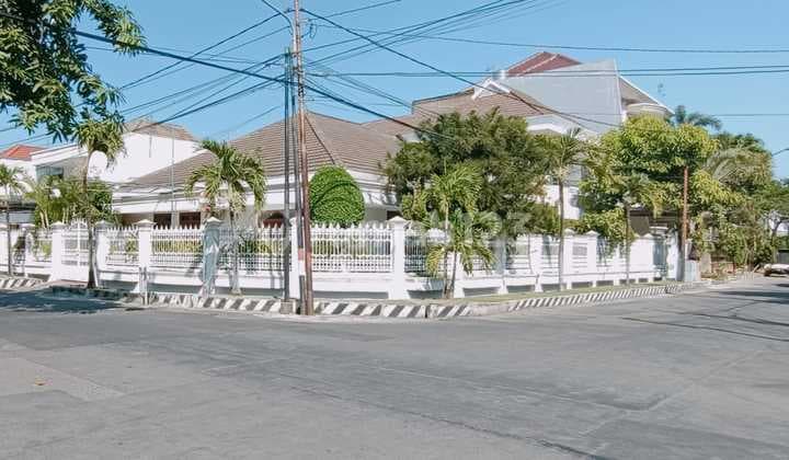 Fully Furnished & Ready to Occupy Manyar Kertoadi House, Well-Maintained, Good Condition. Surabaya.