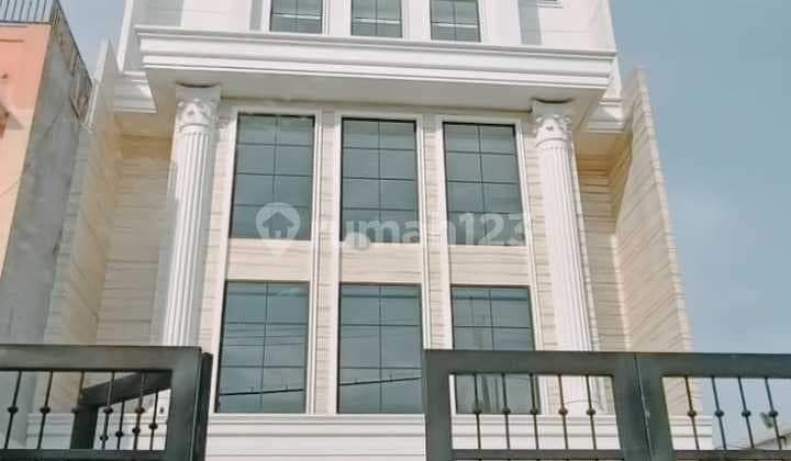 Business Space for Rent Per Floor, Strategic Location Steps Away to Burger King & Pizza Hut, Merr/Ir Soekarno Main Road, Surabaya.