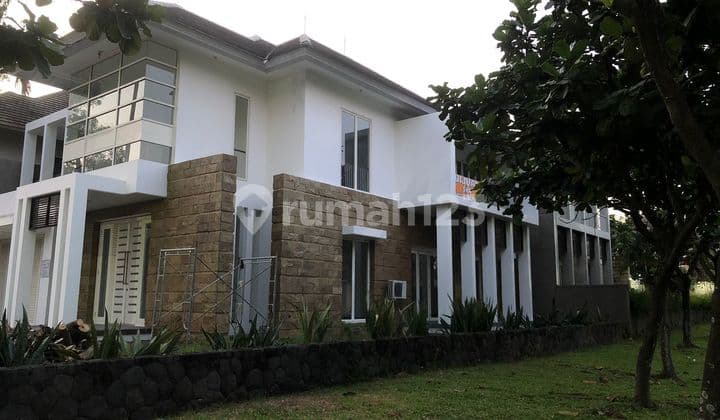 For Sale Diamond Hill Residence House in Good & Well-Maintained Condition - Citraland. West Surabaya.