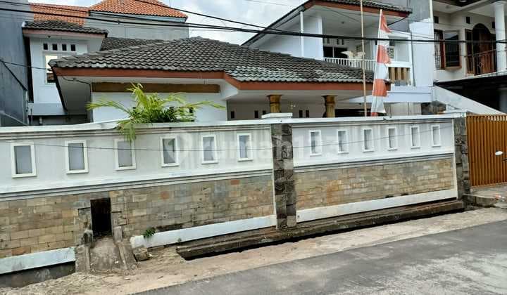 Rumah Jalan 2 Mobil Cocok untuk Kantor