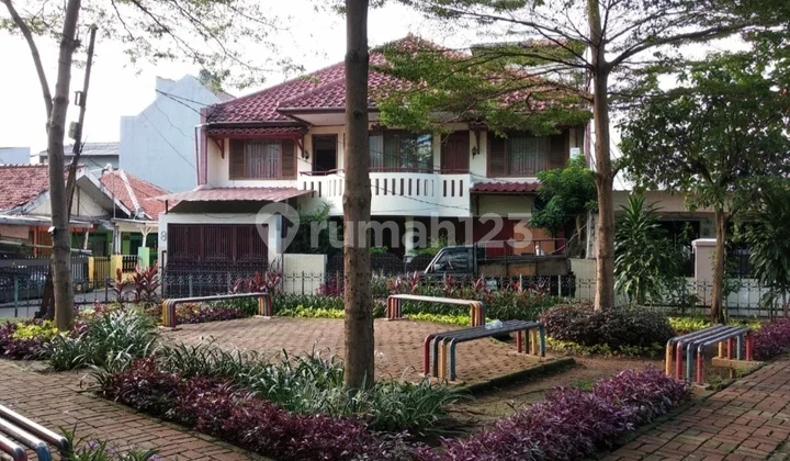 Tebet house in front of the park Tebet house in front of the park