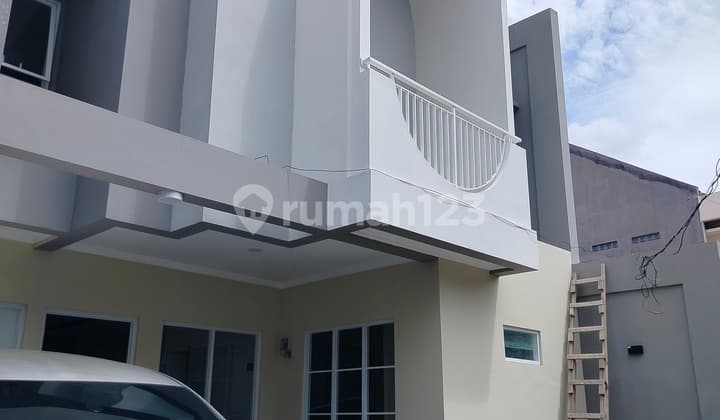Rumah Akses Jalan 1 Mobil 50M Dari Jalan Raya bisa untuk Kantor