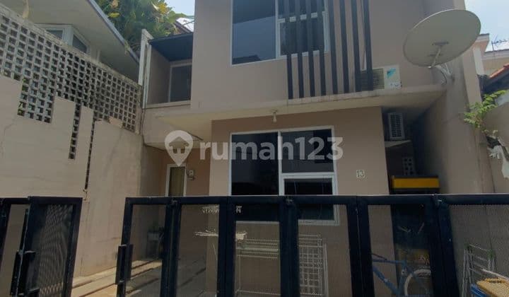 Minimalist 2-Story House